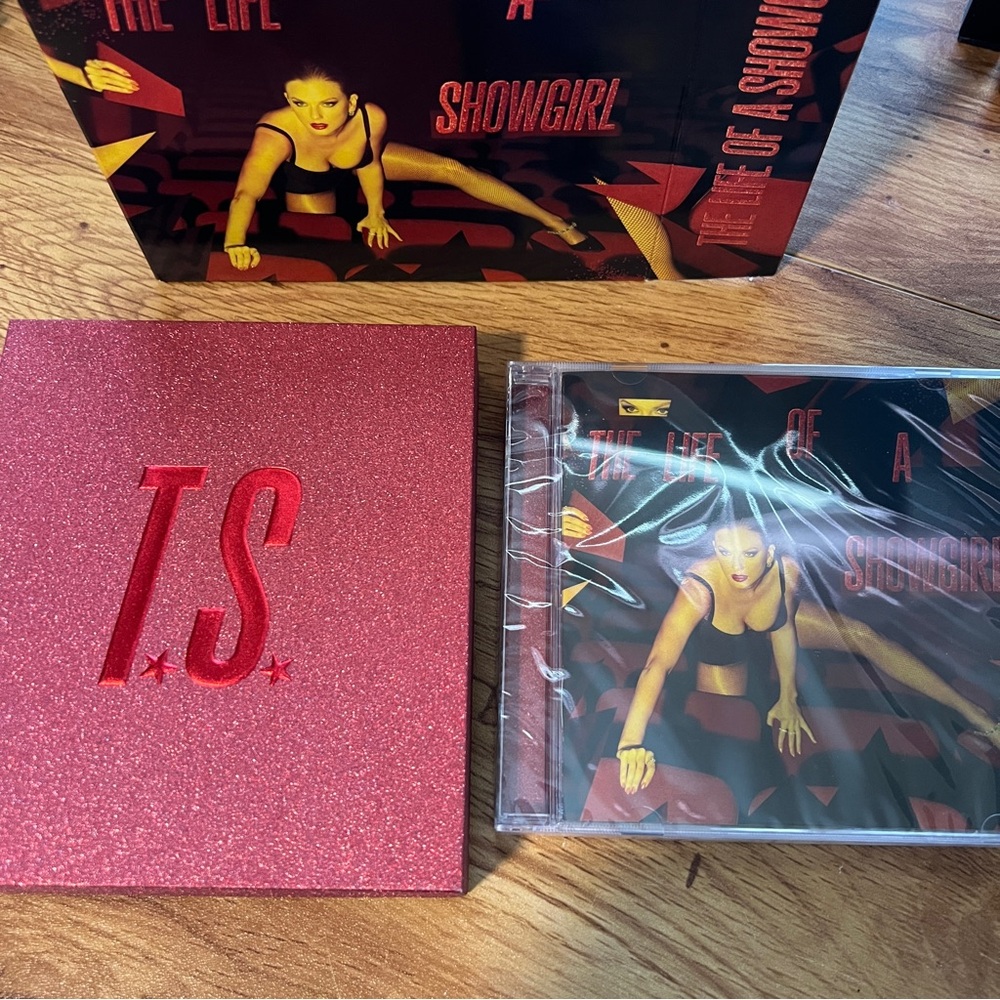 THE LIFE OF A SHOWGIRL: IT'S FRIGHTENING EDITION LIMITED RELEASE DELUXE CD - Picture 3 of 10